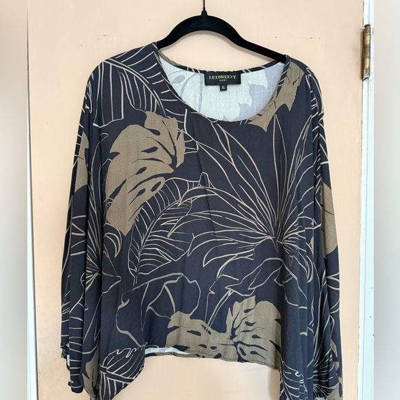 LexBreezy Hawaii Floral Top - Picture 1 of 4